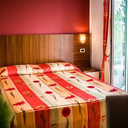 Hotel Vienna Линьяно-Саббьядоро Экстерьер фото
