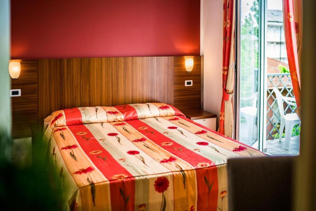 Hotel Vienna Линьяно-Саббьядоро Экстерьер фото